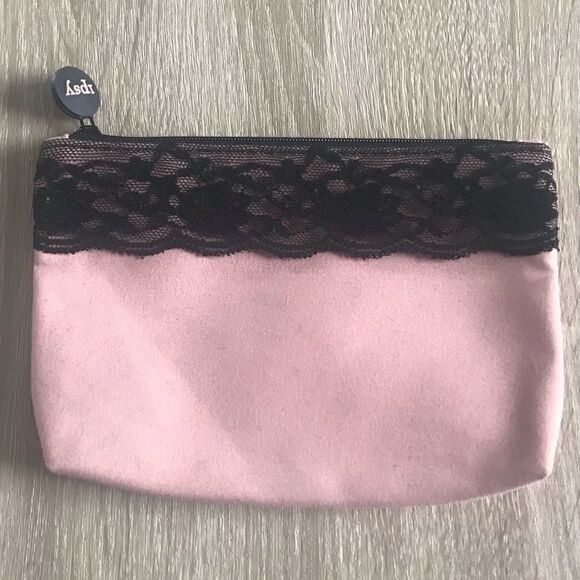 NEW … “IPSY” Cosmetic / Makeup Bag - Picture 1 of 3
